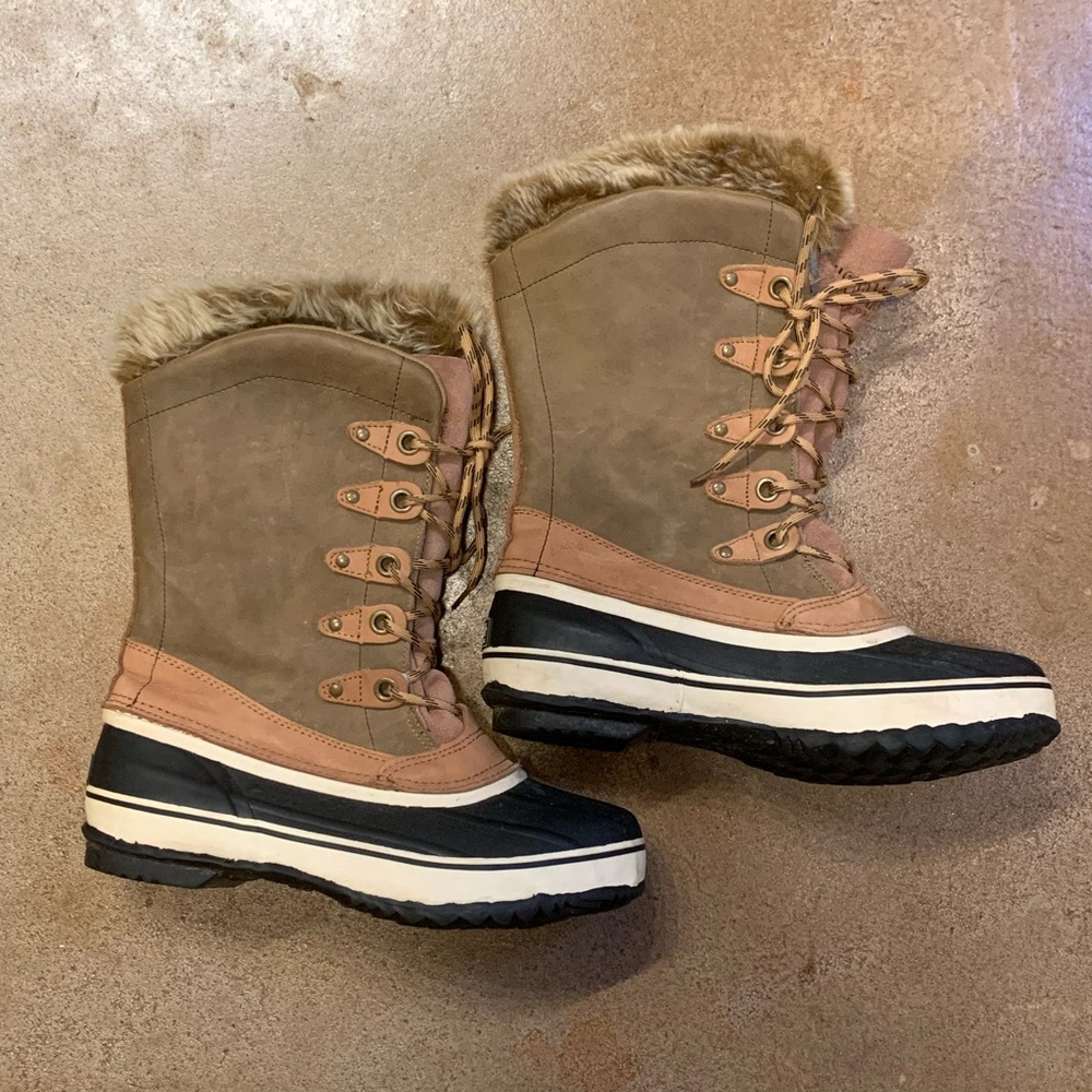 ***NWT*** Fur-lined Kodiak Boots size 9